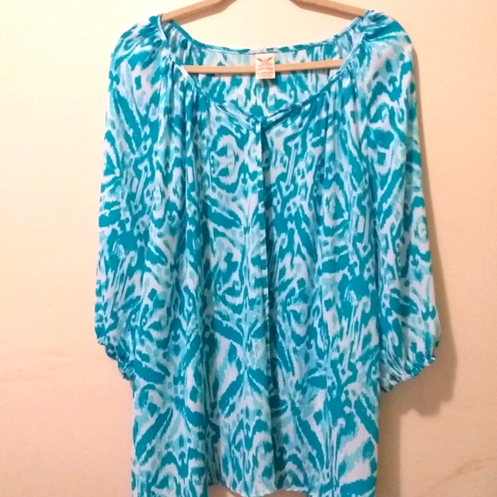Faded Glory blue& white geometric design 3/4 sleeves top